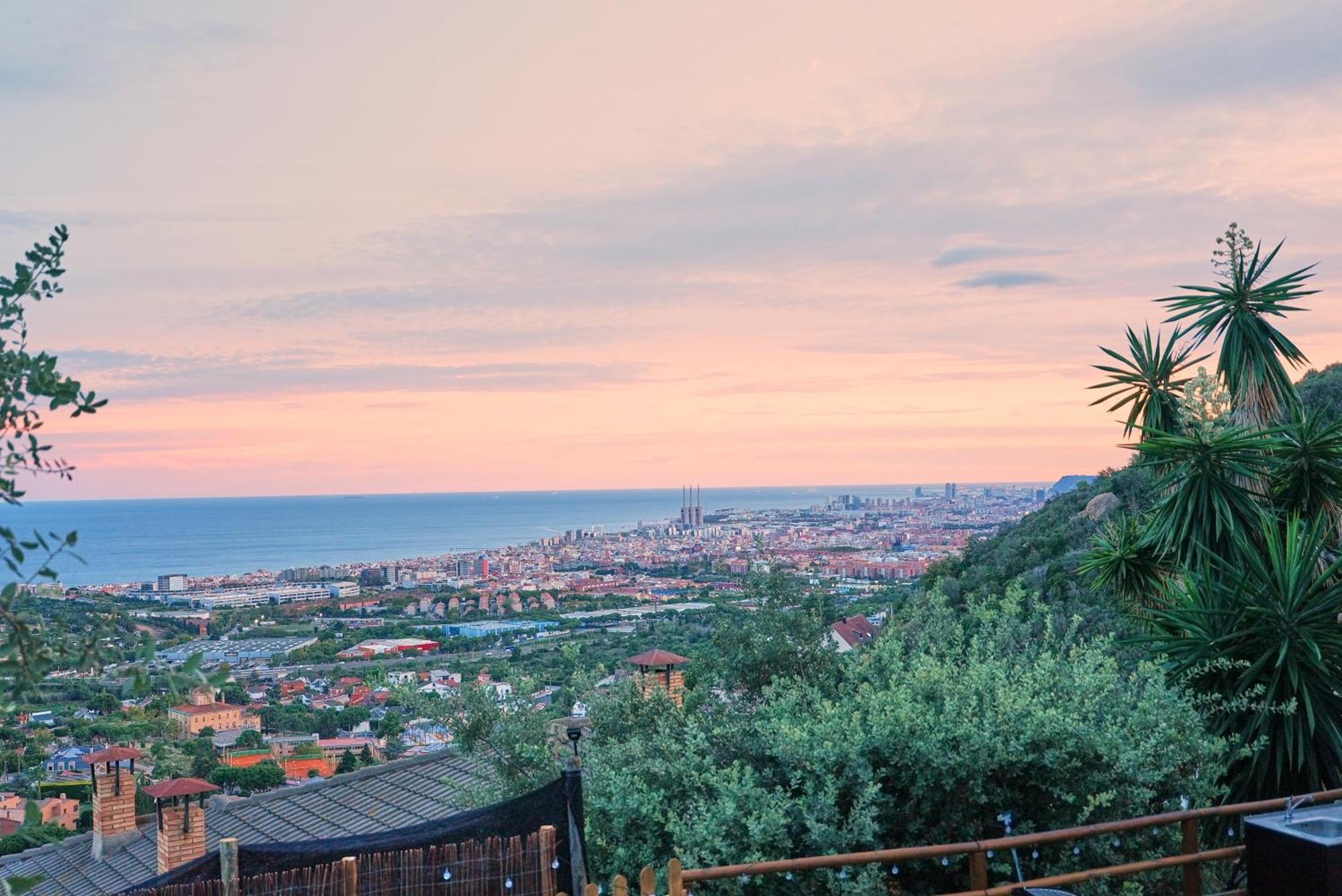 Willa Aaa View Private Terrace Outdoor Heated Hot Tub Family Fun Badalona Zewnętrze zdjęcie